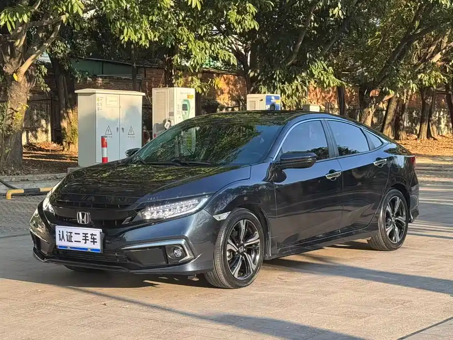 Tesla Tesla Model 3 в цвете и кузовом – это идеальный выбор среди китайских автомобилей. Доступная цена и надежность гарантированы.