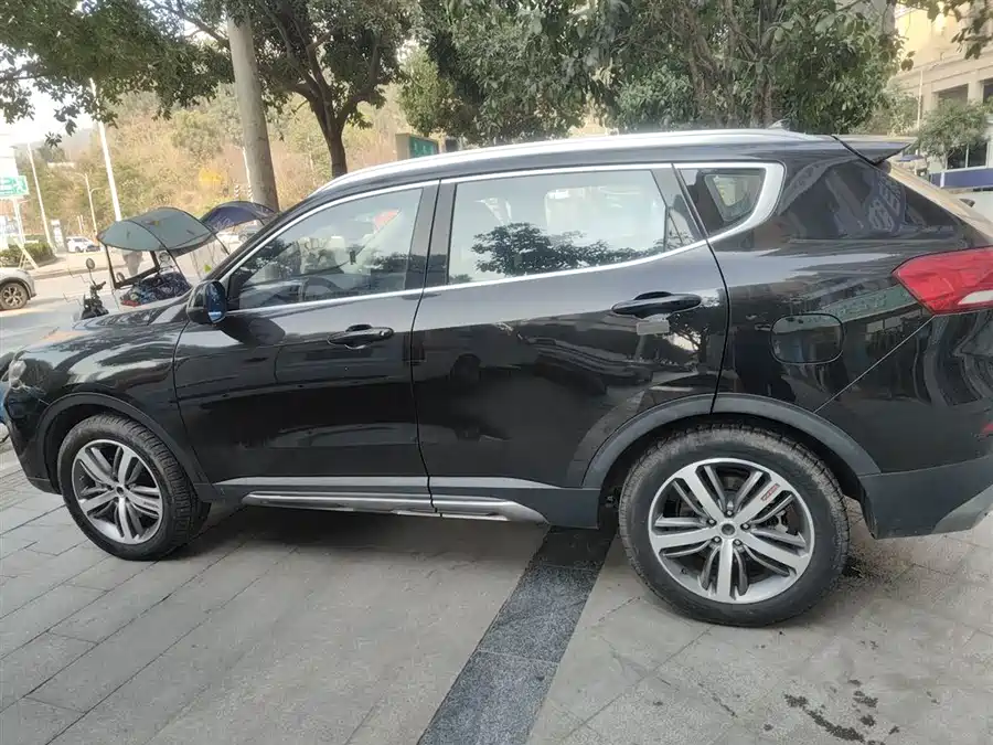 Geely Geely PREFACE в цвете и кузовом – это идеальный выбор среди китайских автомобилей. Доступная цена и надежность гарантированы.