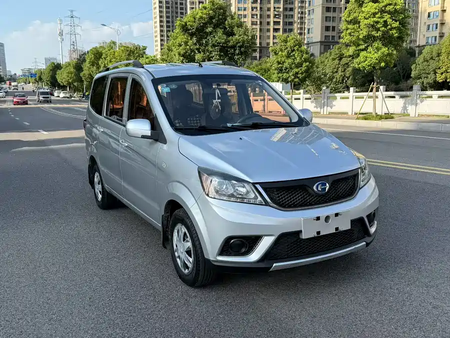 NIO NIO ES8 в цвете и кузовом – это идеальный выбор среди китайских автомобилей. Доступная цена и надежность гарантированы.