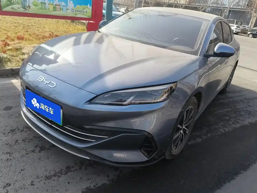 Geely Geely Emgrand в цвете и кузовом – это идеальный выбор среди китайских автомобилей. Доступная цена и надежность гарантированы.
