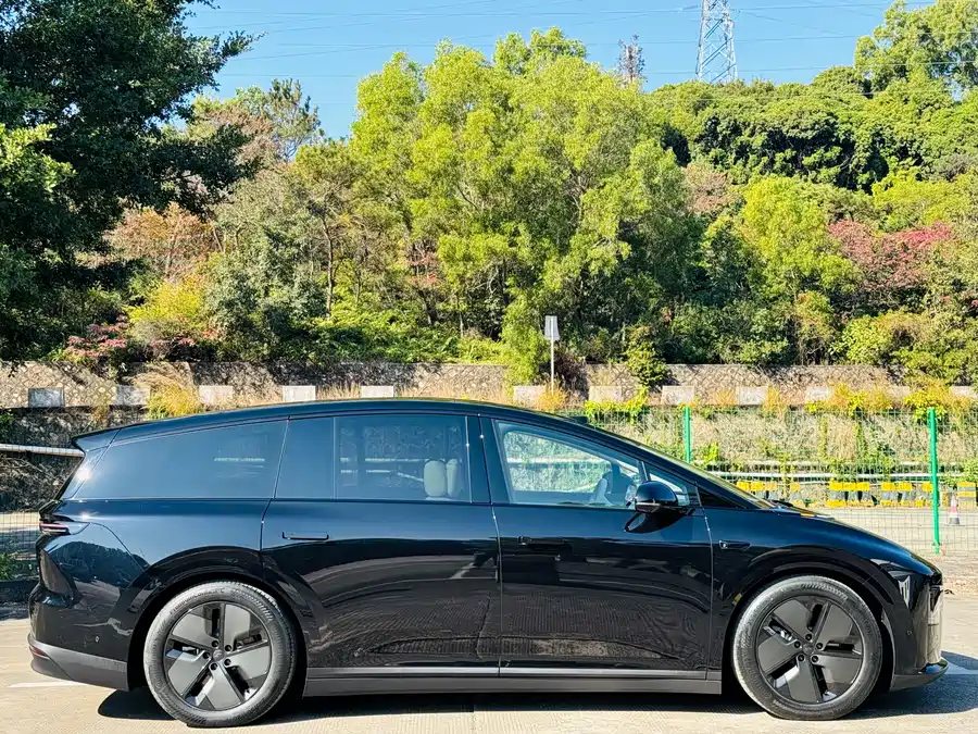 BMW BMW i5 в цвете и кузовом – это идеальный выбор среди китайских автомобилей. Доступная цена и надежность гарантированы.