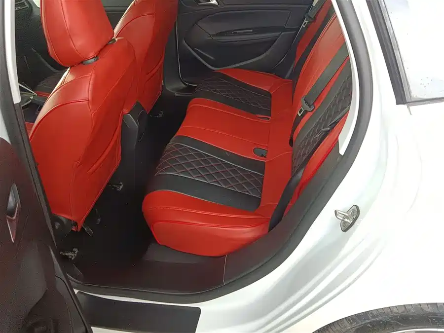 BMW BMW 5 Series в цвете и кузовом – это идеальный выбор среди китайских автомобилей. Доступная цена и надежность гарантированы.
