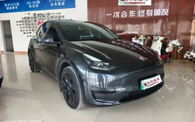 Tesla Tesla Model 3 в цвете и кузовом – это идеальный выбор среди китайских автомобилей. Доступная цена и надежность гарантированы.