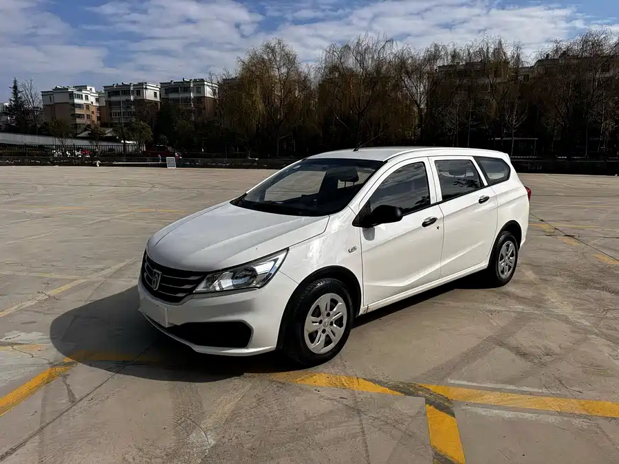 Buick Buick GL8 в цвете и кузовом – это идеальный выбор среди китайских автомобилей. Доступная цена и надежность гарантированы.