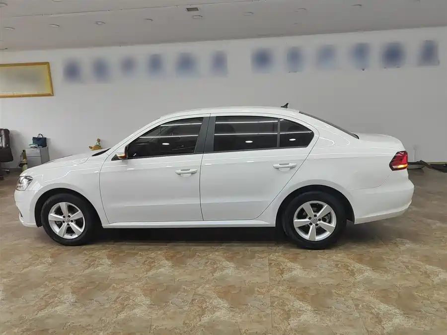 Buick Buick GL8 в цвете и кузовом – это идеальный выбор среди китайских автомобилей. Доступная цена и надежность гарантированы.