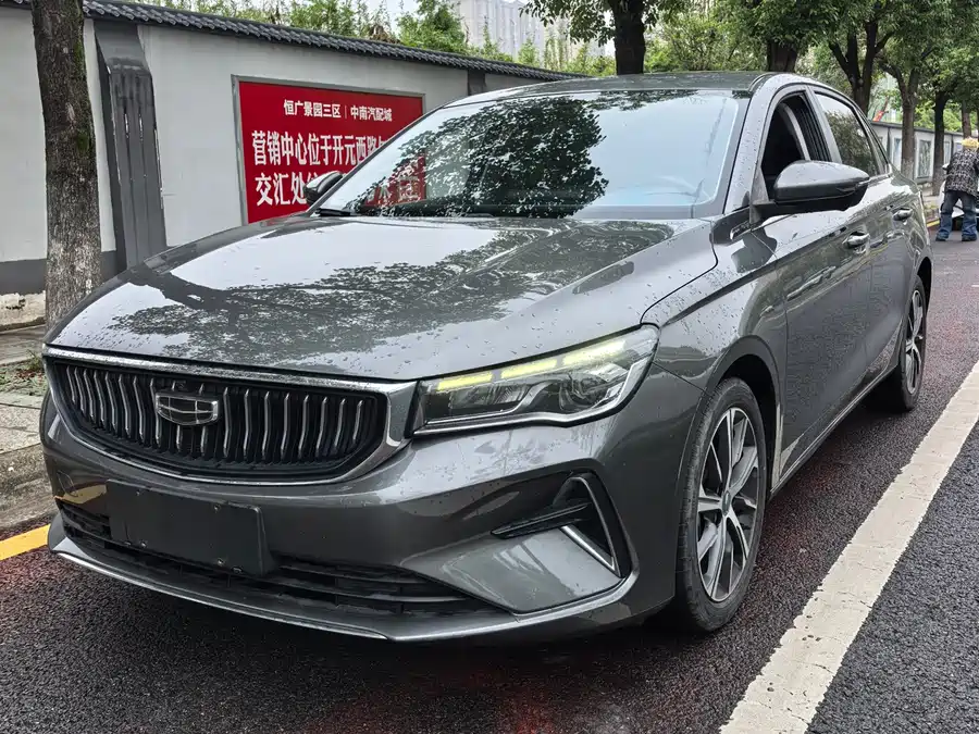Geely Geely Emgrand в цвете и кузовом – это идеальный выбор среди китайских автомобилей. Доступная цена и надежность гарантированы.