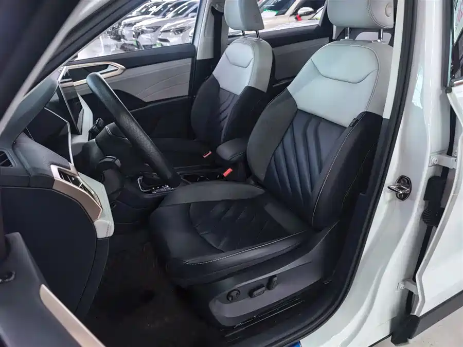 Buick Buick GL8 в цвете и кузовом – это идеальный выбор среди китайских автомобилей. Доступная цена и надежность гарантированы.