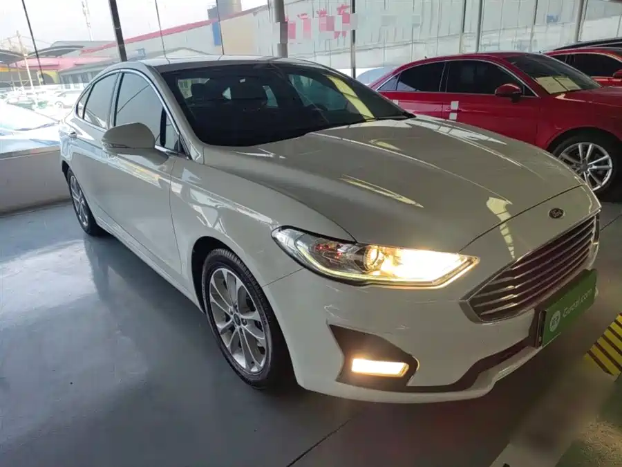 Ford Ford Mondeo в цвете и кузовом – это идеальный выбор среди китайских автомобилей. Доступная цена и надежность гарантированы.