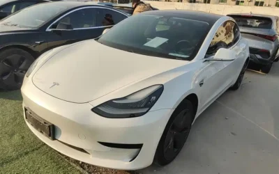 Tesla Tesla Model 3 в цвете и кузовом – это идеальный выбор среди китайских автомобилей. Доступная цена и надежность гарантированы.