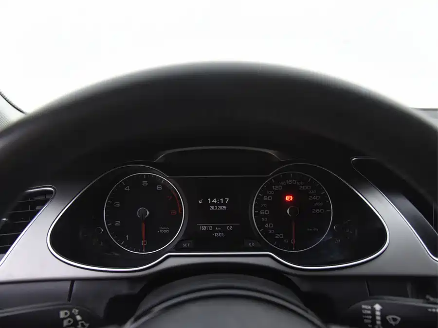 Audi Audi A4 в цвете и кузовом – это идеальный выбор среди китайских автомобилей. Доступная цена и надежность гарантированы.