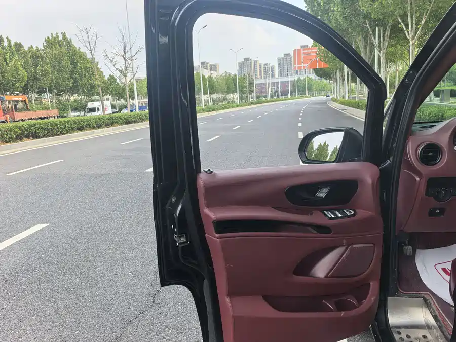 Mercedes-Benz Mercedes-Benz Vito в цвете и кузовом – это идеальный выбор среди китайских автомобилей. Доступная цена и надежность гарантированы.