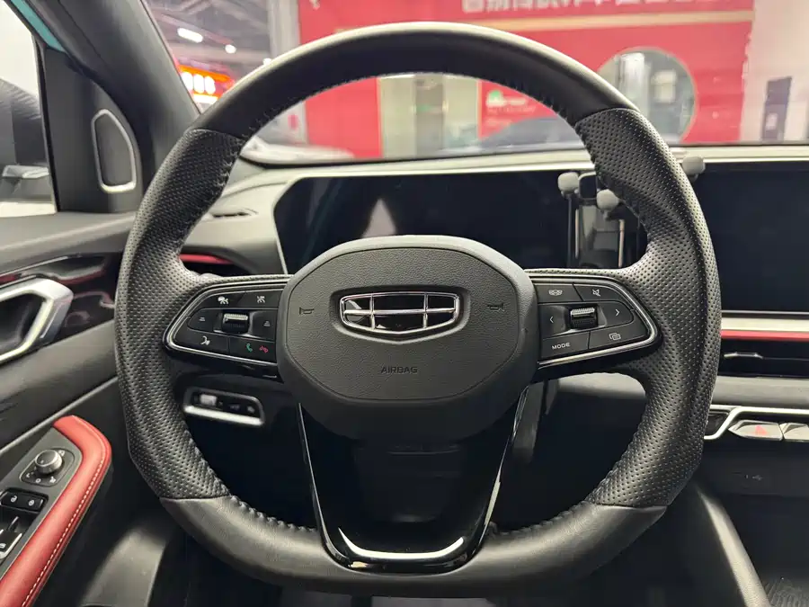 Dongfeng FENGON FENGON в цвете и кузовом – это идеальный выбор среди китайских автомобилей. Доступная цена и надежность гарантированы.