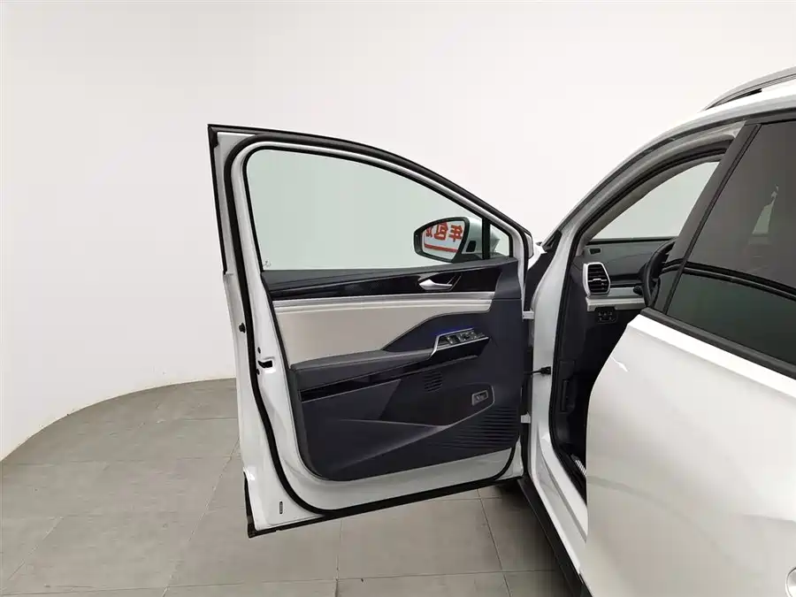 Volkswagen Volkswagen ID.6 CROZZ в цвете и кузовом – это идеальный выбор среди китайских автомобилей. Доступная цена и надежность гарантированы.
