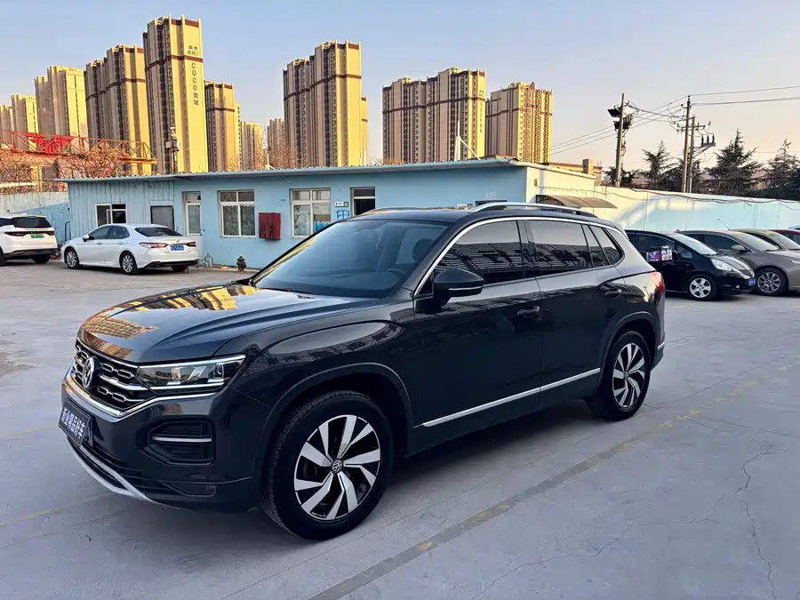 Volkswagen Volkswagen TAYRON в цвете и кузовом – это идеальный выбор среди китайских автомобилей. Доступная цена и надежность гарантированы.