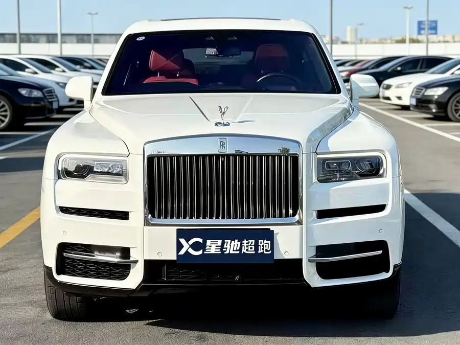 Rolls-Royce Rolls-Royce Cullinan в цвете и кузовом – это идеальный выбор среди китайских автомобилей. Доступная цена и надежность гарантированы.