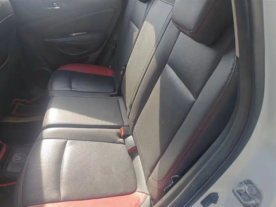 Changan Changan CS15 в цвете и кузовом – это идеальный выбор среди китайских автомобилей. Доступная цена и надежность гарантированы.