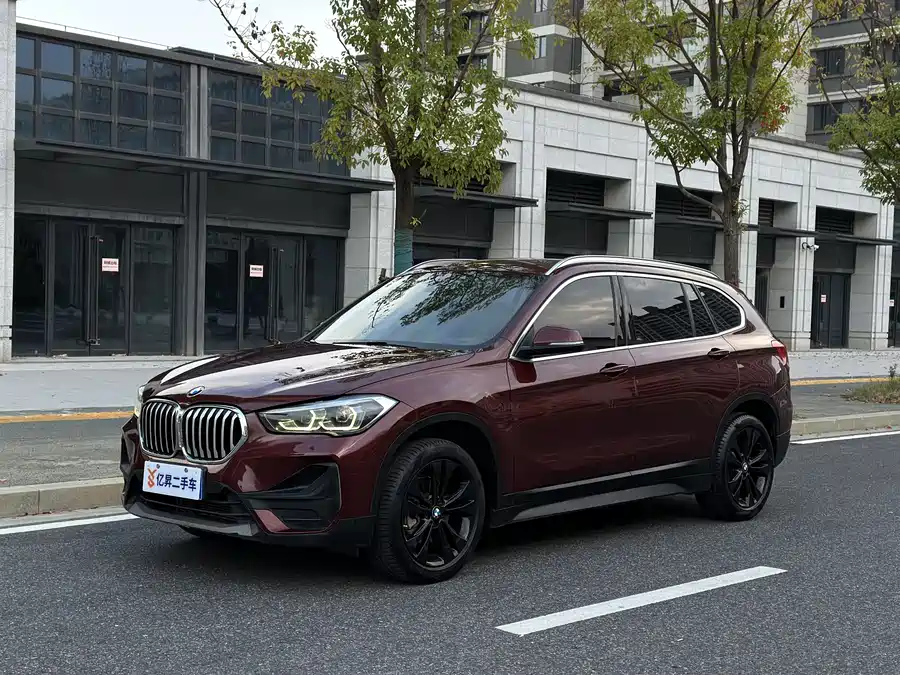 BMW BMW X1 в цвете и кузовом – это идеальный выбор среди китайских автомобилей. Доступная цена и надежность гарантированы.