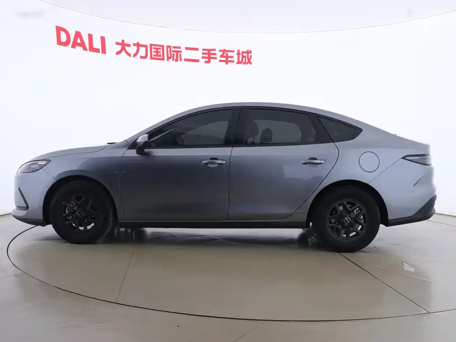 Geely Geely Emgrand в цвете и кузовом – это идеальный выбор среди китайских автомобилей. Доступная цена и надежность гарантированы.