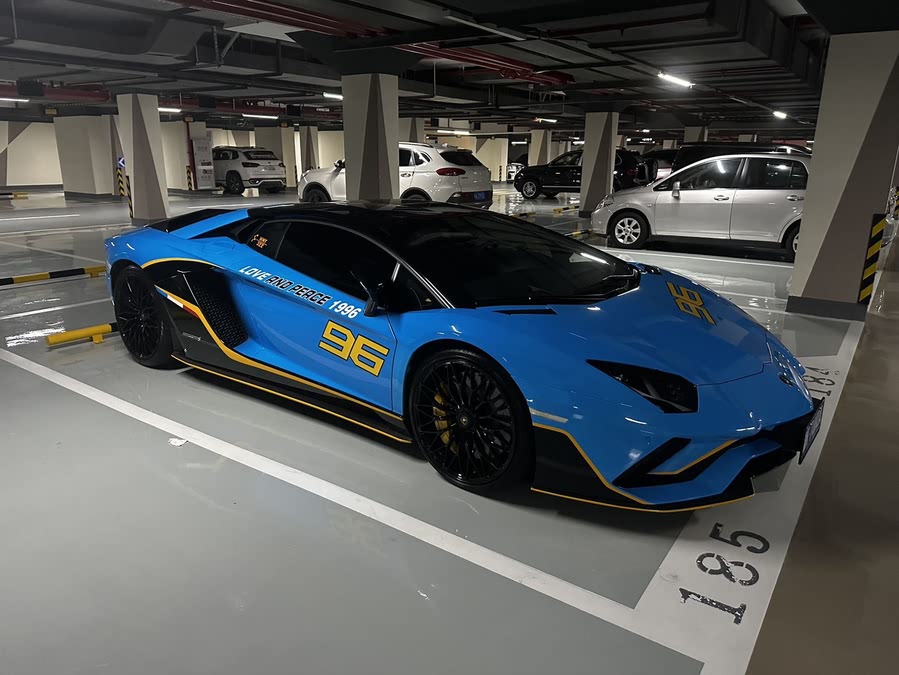 Lamborghini Lamborghini Aventador в цвете и кузовом – это идеальный выбор среди китайских автомобилей. Доступная цена и надежность гарантированы.