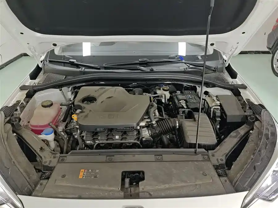 Roewe Roewe i5 в цвете и кузовом – это идеальный выбор среди китайских автомобилей. Доступная цена и надежность гарантированы.
