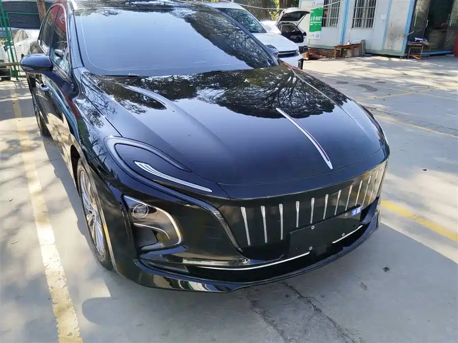 Hongqi Hongqi E-QM5 в цвете и кузовом – это идеальный выбор среди китайских автомобилей. Доступная цена и надежность гарантированы.