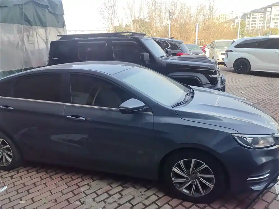 Mercedes-Benz Mercedes-Benz V-Class в цвете и кузовом – это идеальный выбор среди китайских автомобилей. Доступная цена и надежность гарантированы.