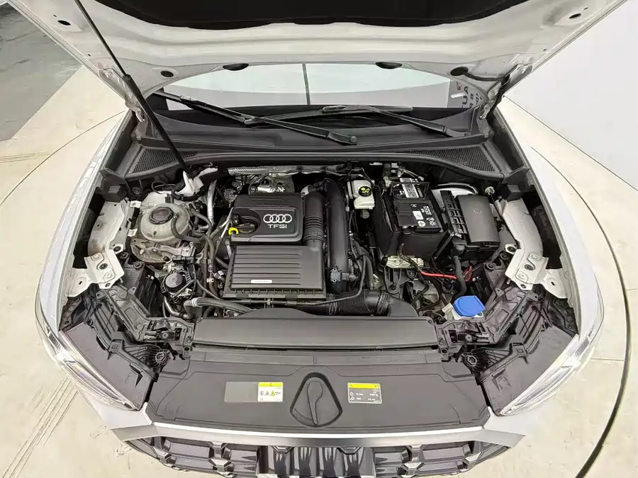 Volkswagen Volkswagen Magotan в цвете и кузовом – это идеальный выбор среди китайских автомобилей. Доступная цена и надежность гарантированы.