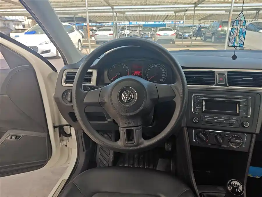 Volkswagen Volkswagen Santana в цвете и кузовом – это идеальный выбор среди китайских автомобилей. Доступная цена и надежность гарантированы.