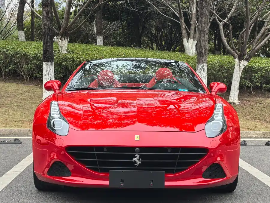 Ferrari Ferrari California T в цвете и кузовом – это идеальный выбор среди китайских автомобилей. Доступная цена и надежность гарантированы.