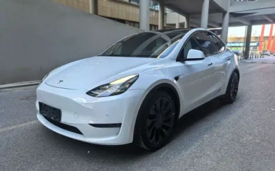 Tesla Tesla Model Y L в цвете и кузовом – это идеальный выбор среди китайских автомобилей. Доступная цена и надежность гарантированы.