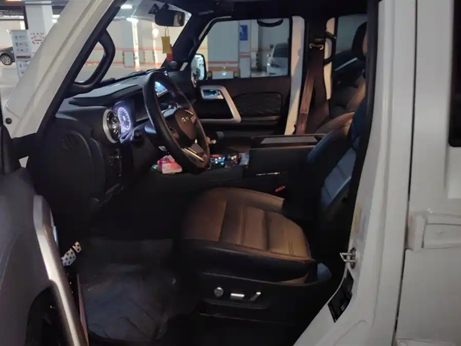 FAW Jiefang Jiefang J6P в цвете и кузовом – это идеальный выбор среди китайских автомобилей. Доступная цена и надежность гарантированы.