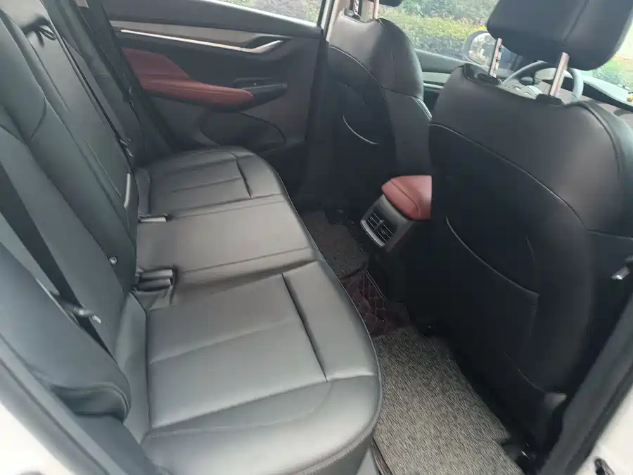 Mercedes-Benz Mercedes-Benz C-Class в цвете и кузовом – это идеальный выбор среди китайских автомобилей. Доступная цена и надежность гарантированы.
