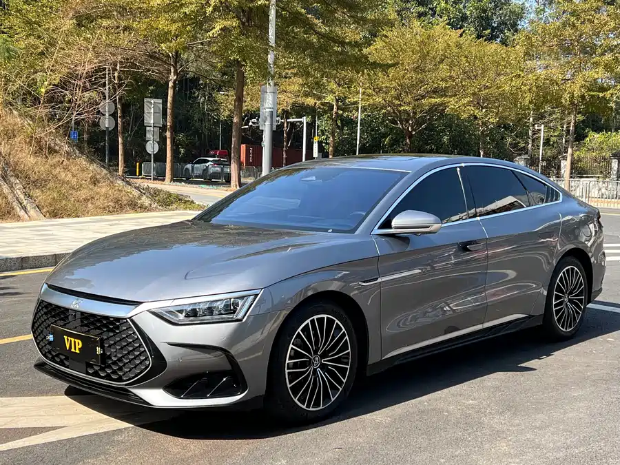 Mercedes-Benz Mercedes-Benz C-Class в цвете и кузовом – это идеальный выбор среди китайских автомобилей. Доступная цена и надежность гарантированы.