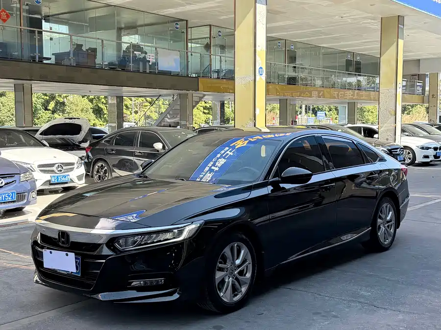 Honda Honda Accord в цвете и кузовом – это идеальный выбор среди китайских автомобилей. Доступная цена и надежность гарантированы.