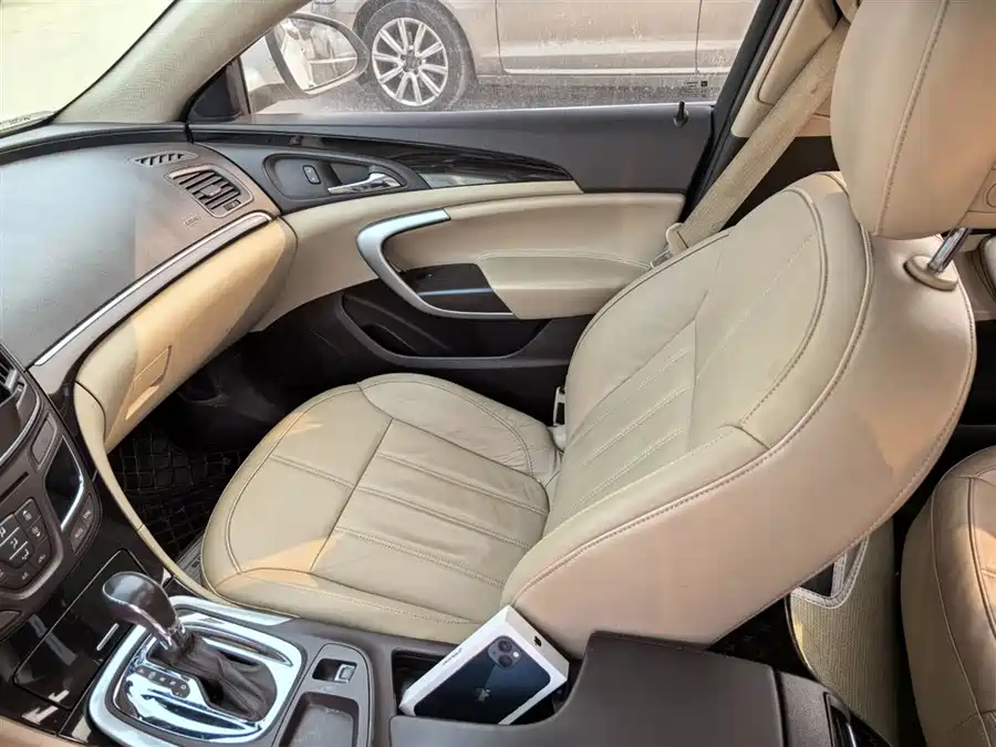 Hongqi Hongqi HS3 PHEV в цвете и кузовом – это идеальный выбор среди китайских автомобилей. Доступная цена и надежность гарантированы.