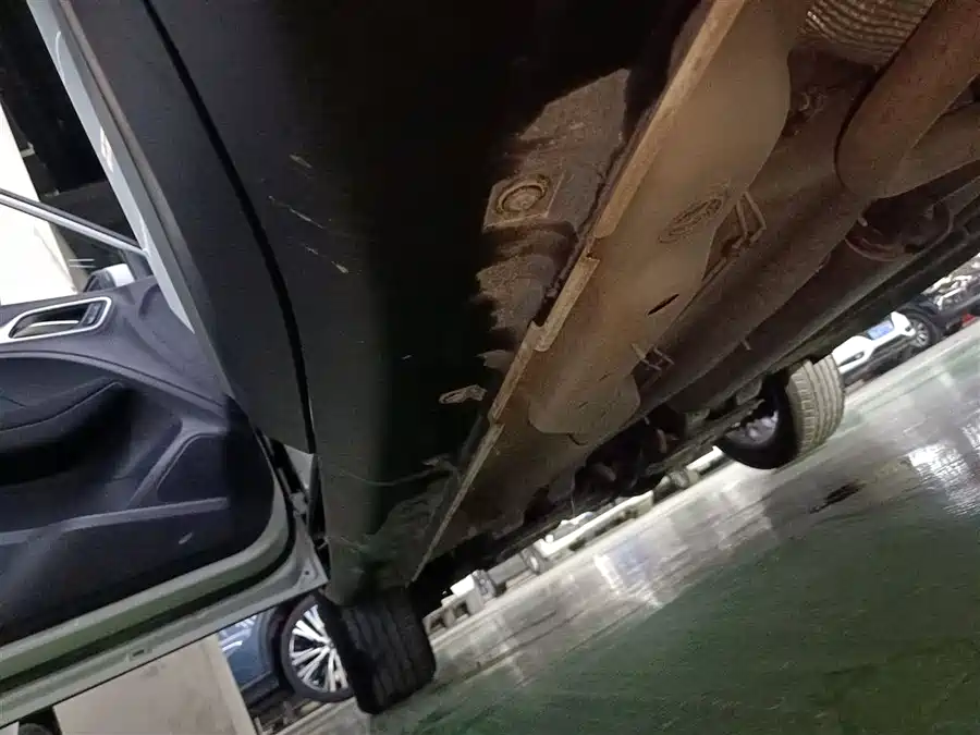Volkswagen Volkswagen Phideon в цвете и кузовом – это идеальный выбор среди китайских автомобилей. Доступная цена и надежность гарантированы.