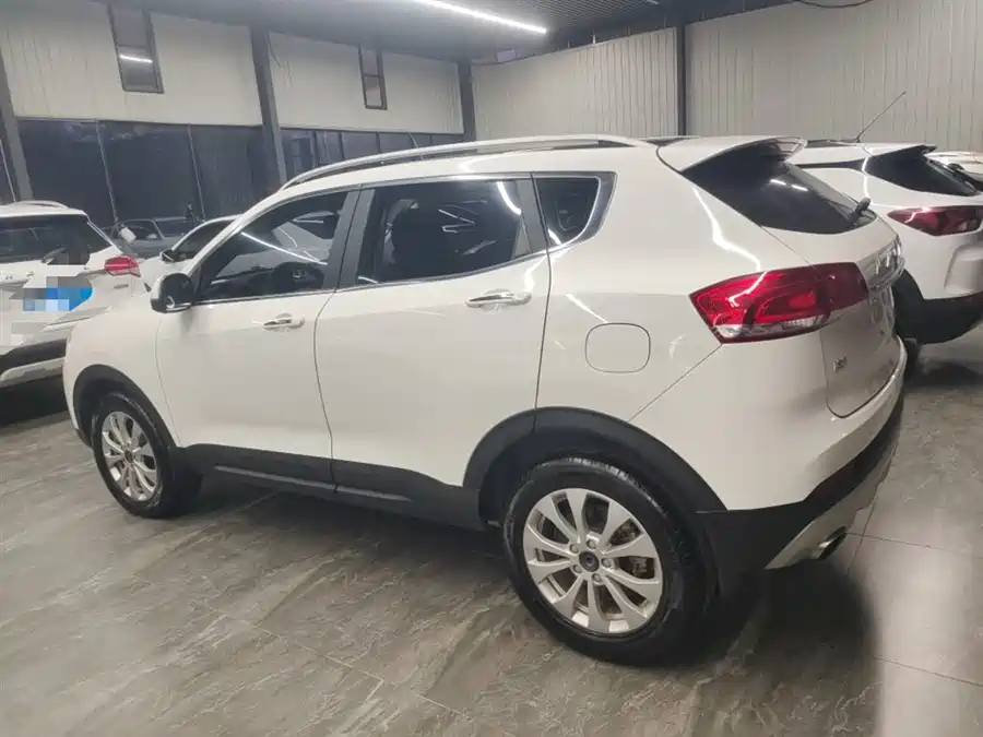 Ford Ford Kuga в цвете и кузовом – это идеальный выбор среди китайских автомобилей. Доступная цена и надежность гарантированы.