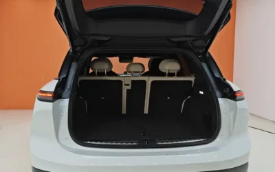 BMW BMW 3 Series в цвете и кузовом – это идеальный выбор среди китайских автомобилей. Доступная цена и надежность гарантированы.