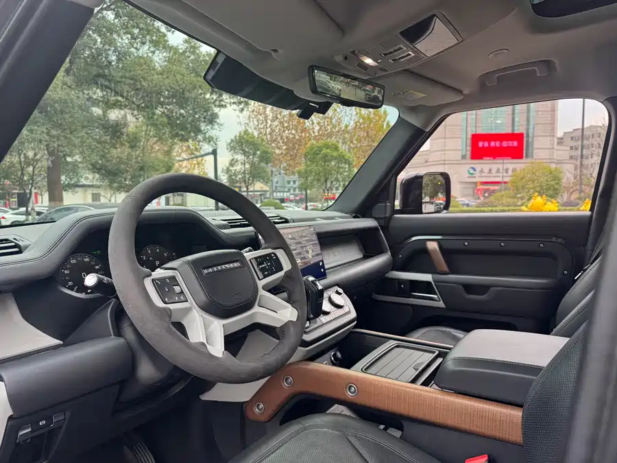 212 212 T01 в цвете и кузовом – это идеальный выбор среди китайских автомобилей. Доступная цена и надежность гарантированы.