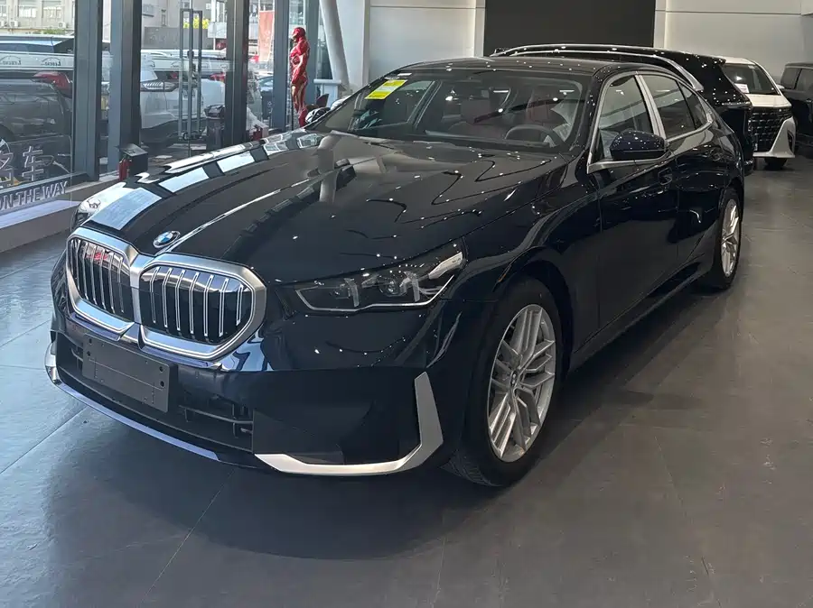 BMW BMW 5 Series в цвете и кузовом – это идеальный выбор среди китайских автомобилей. Доступная цена и надежность гарантированы.