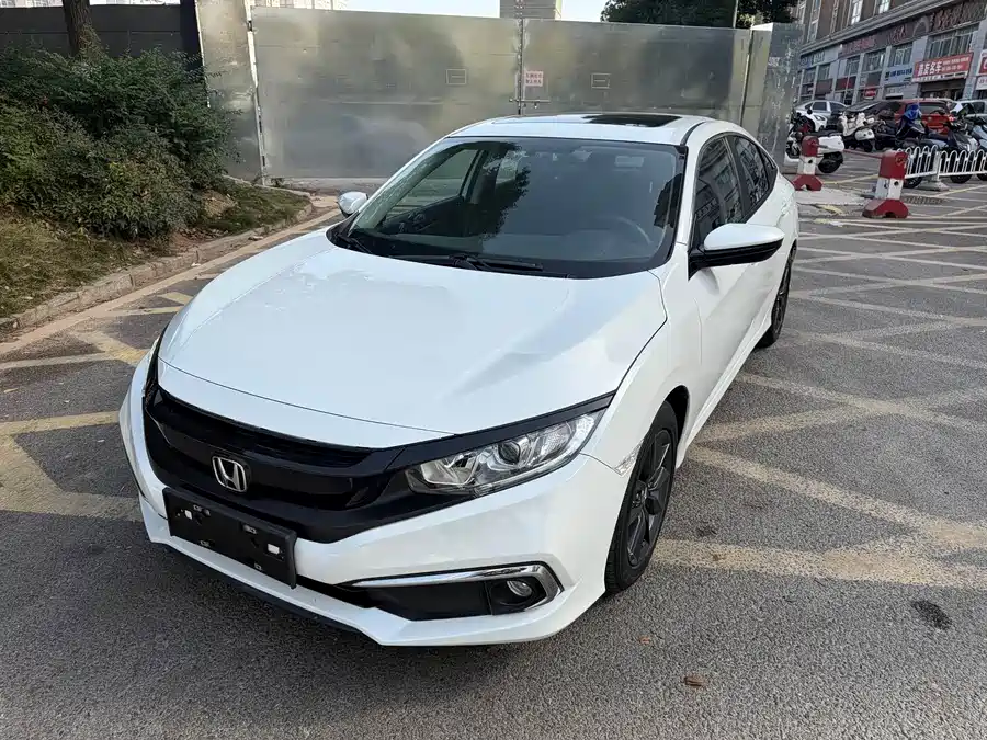 Volkswagen Volkswagen TAYRON в цвете и кузовом – это идеальный выбор среди китайских автомобилей. Доступная цена и надежность гарантированы.