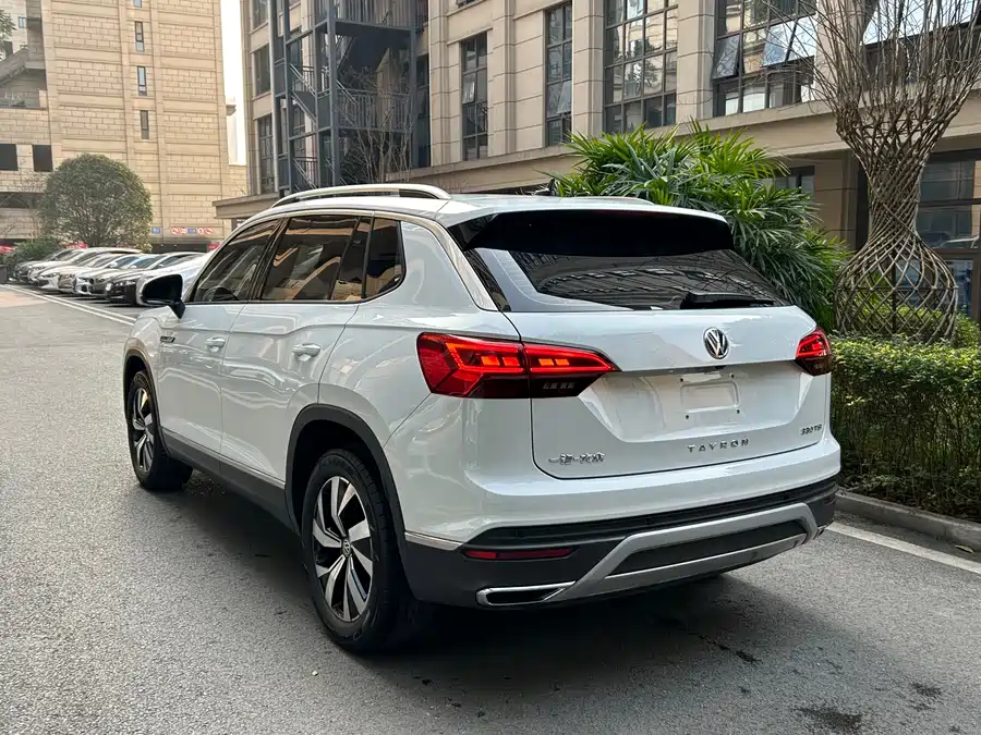 Volkswagen Volkswagen TAYRON в цвете и кузовом – это идеальный выбор среди китайских автомобилей. Доступная цена и надежность гарантированы.