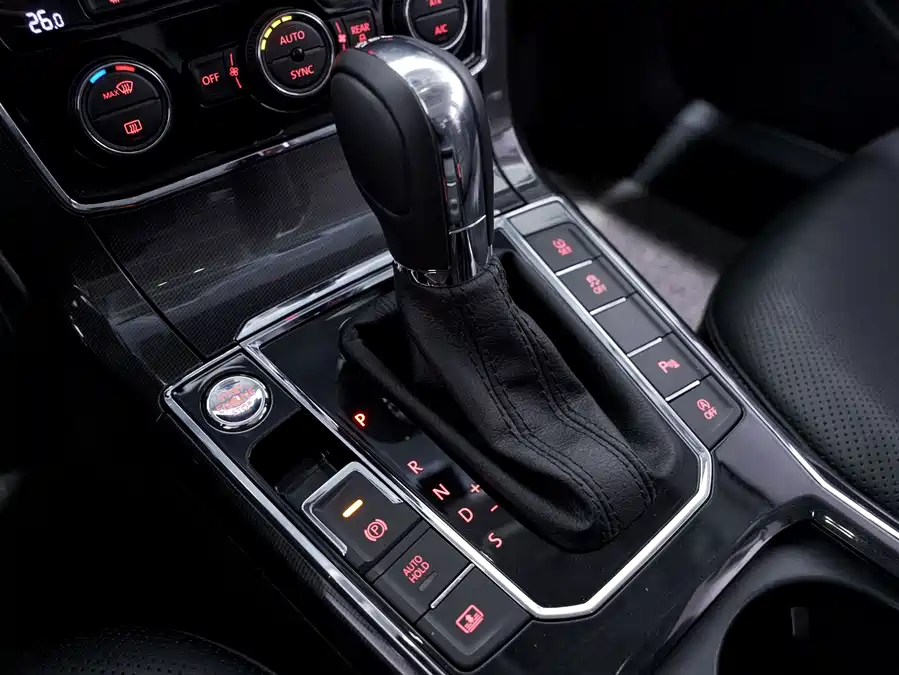 Geely Geely Emgrand в цвете и кузовом – это идеальный выбор среди китайских автомобилей. Доступная цена и надежность гарантированы.