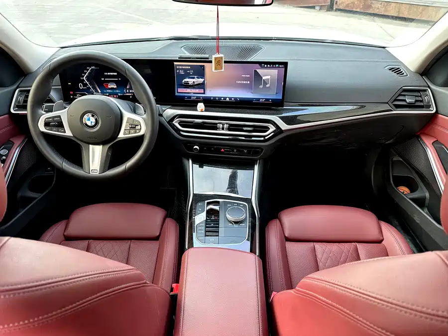 BMW BMW 3 Series в цвете и кузовом – это идеальный выбор среди китайских автомобилей. Доступная цена и надежность гарантированы.