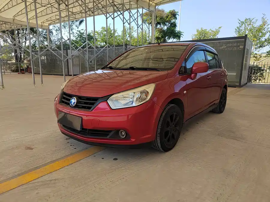 Venucia Venucia R50 в цвете и кузовом – это идеальный выбор среди китайских автомобилей. Доступная цена и надежность гарантированы.