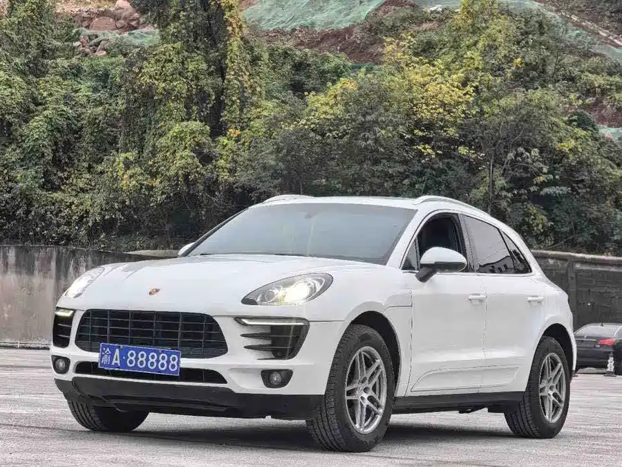 Porsche Porsche Macan в цвете и кузовом – это идеальный выбор среди китайских автомобилей. Доступная цена и надежность гарантированы.