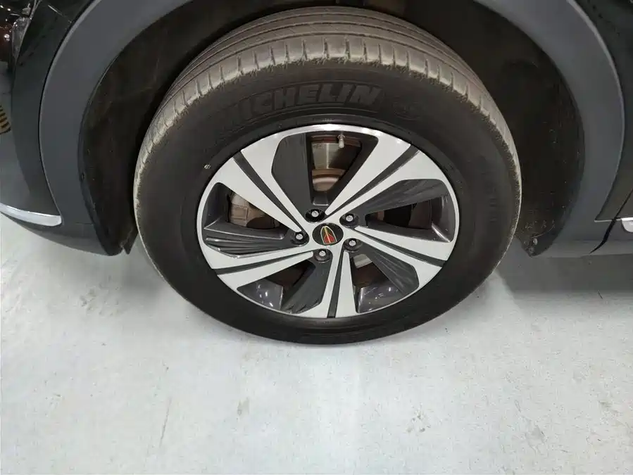 Hongqi Hongqi HS5 в цвете и кузовом – это идеальный выбор среди китайских автомобилей. Доступная цена и надежность гарантированы.