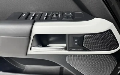 Land Rover Land Rover Range Rover в цвете и кузовом – это идеальный выбор среди китайских автомобилей. Доступная цена и надежность гарантированы.