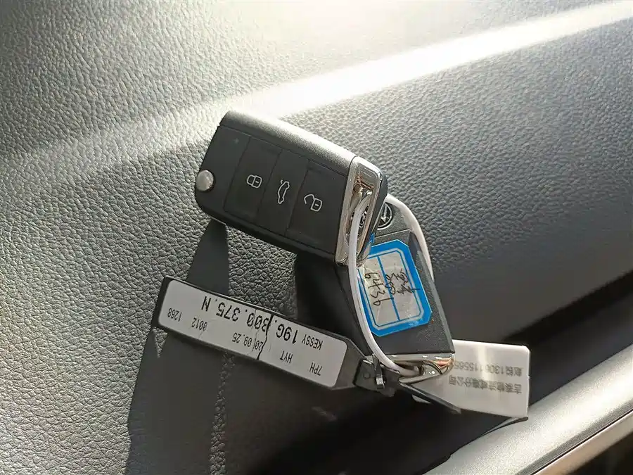 Volvo Volvo V40 в цвете и кузовом – это идеальный выбор среди китайских автомобилей. Доступная цена и надежность гарантированы.