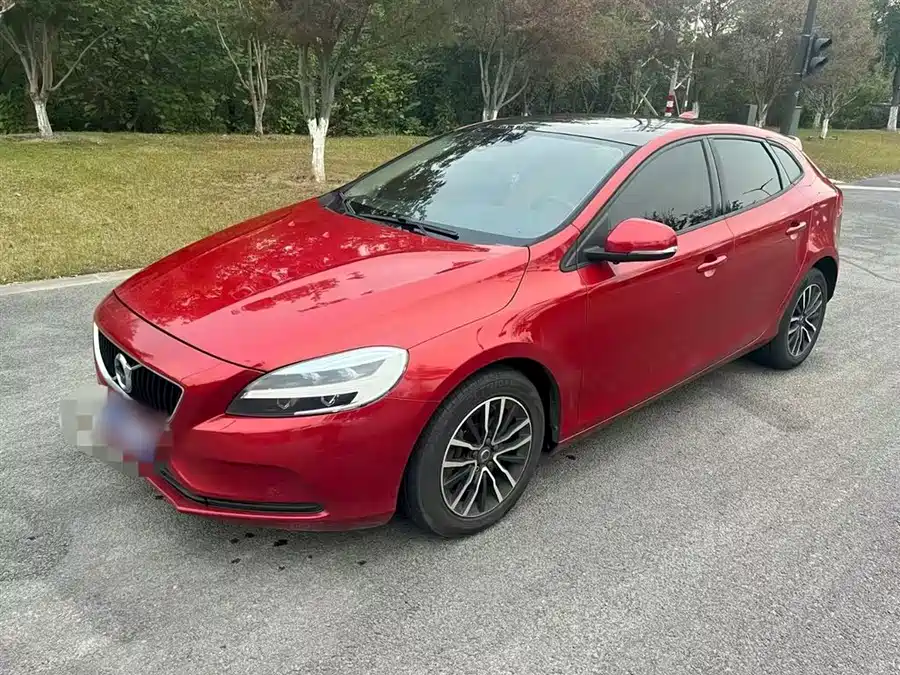 Volvo Volvo V40 в цвете и кузовом – это идеальный выбор среди китайских автомобилей. Доступная цена и надежность гарантированы.